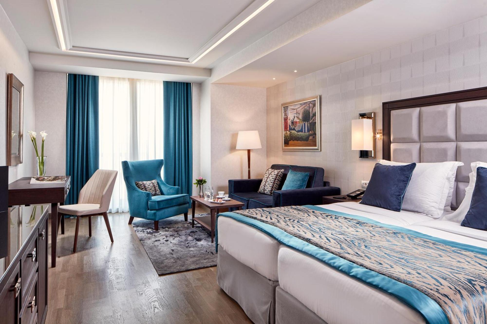 Отель Electra Metropolis 5*