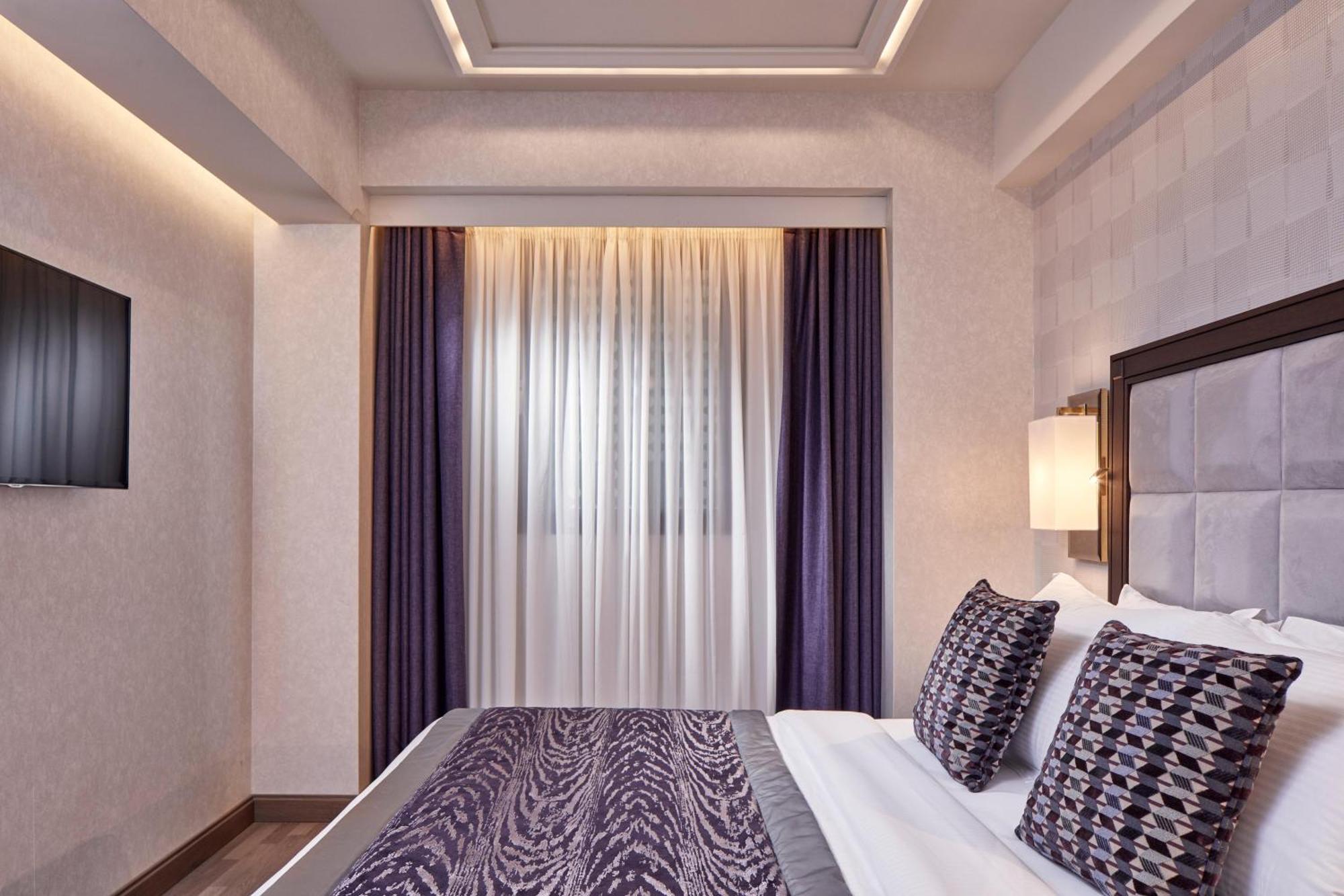 Отель Electra Metropolis 5*